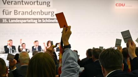 Die Brandenburger CDU 2019 bei einem Parteitag in Schönefeld, bei dem es um die Koalitionsentscheidung ging. 