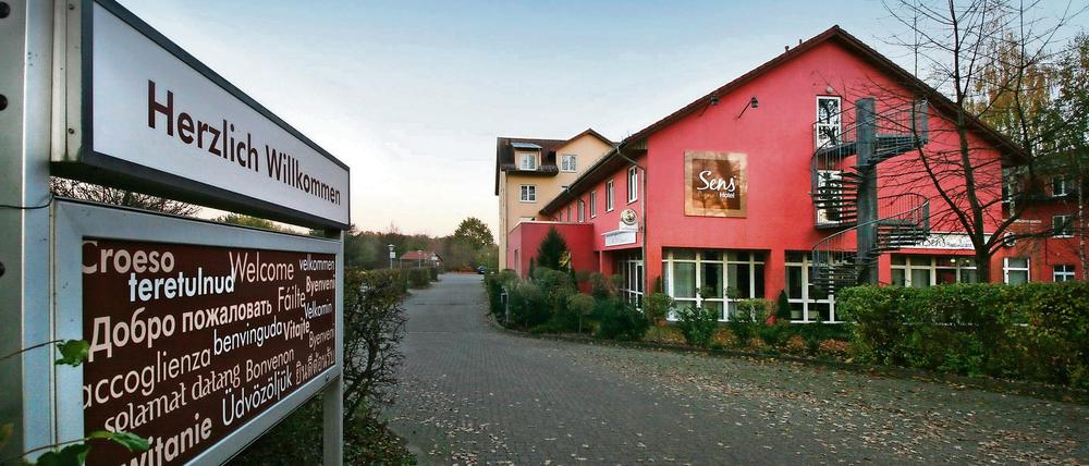 In das Sensconvent-Hotel in Michendorf sollten 250 Flüchtlinge einziehen, das ist bis heute nicht passiert. Das Hotel steht leer. Nun läuft ein Rechtsstreit.