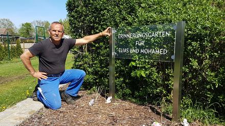 In Luckenwalde gibt es einen Erinnerungsgarten für die getöteten Kinder Elias und Mohamed. Karsten Niendorf pflegt ihn.