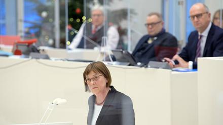 Gesundheitsministerin Ursula Nonnemacher (Grüne) verteidigte die Beschränkungen im Landtag.
