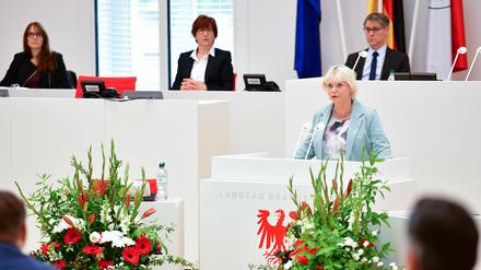 Landtagspräsidentin Ulrike Liedtke in der Sondersitzung des Landtages.