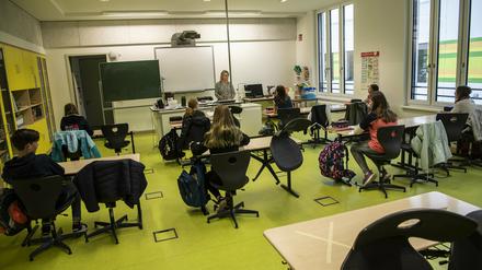 Abstand im Klassenzimmer wie hier an der Comenius-Grundschule in Oranienburg ist oberstes Gebot. 