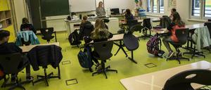 Abstand im Klassenzimmer wie hier an der Comenius-Grundschule in Oranienburg ist oberstes Gebot. 