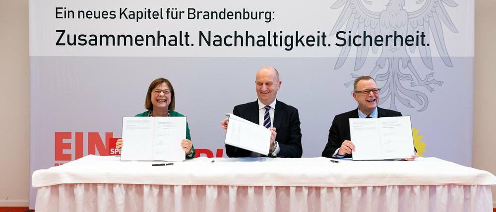 Im November 2019 unterzeichneten Dietmar Woidke (SPD), Michael Stübgen (CDU) und Ursula Nonnemacher (Grüne) den Koalitionsvertrag. Aus der Grünen Jugend gibt es Kritik an der Koalitionsarbeit.