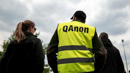 Der Qanon-Verschwörungsmythos breitet sich auch in Brandenburg aus.
