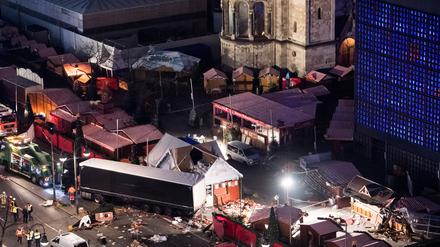Laut Medienberichten begann nach dem Anschlag auf dem Berliner Weihnachtsmarkt die Suche nach dem Amok-Fahrer verzögert.