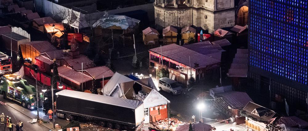 Laut Medienberichten begann nach dem Anschlag auf dem Berliner Weihnachtsmarkt die Suche nach dem Amok-Fahrer verzögert.