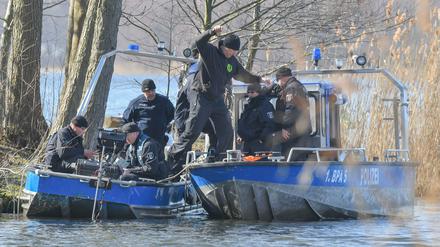 In der vergangenen Woche hatte die Polizei mit Botten im Wolziger See (Dahme-Spreewald) nach der vermissten 15-Jährigen gesucht.