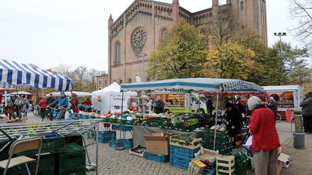 Der größte Markt Potsdams ist am Bassinplatz.