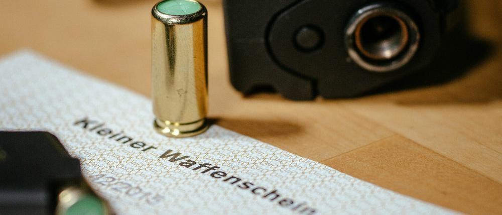 In den vergangenen Jahren ist die Zahl der Waffenbesitzer in Brandenburg deutlich gestiegen.