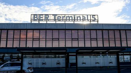 Im Terminal 5 des Hauptstadtflughafens BER werden am Montag zum vorerst letzten Mal Passagiere empfangen. 