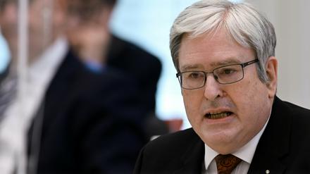 Brandenburgs Wirtschaftsminister Jörg Steinbach (SPD) ruft zu Besonnenheit auf.