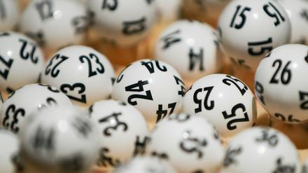 Das Jahr 2019 hat deutschlandweit 125 Lottospielern Millionengewinne gebracht. Unter den Ländern lag Baden-Württemberg mit 23 Millionen-Gewinnen auf Platz eins.