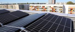 Photovoltaikanlage auf Dächern im Potsdamer Stadtteil Drewitz. 