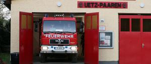 Bei der Freiwilligen Feuerwehr Uetz-Paaren ist der Unterstand viel zu niedrig für das Einsatzfahrzeug.