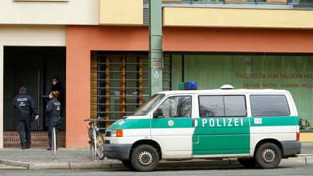 Polizisten am Donnerstag am Tatort.