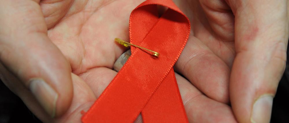 Symbol einer Krankheit. In Brandenburg gibt es geschätzte 470 HIV-Kranke. Von ihrer Erkrankung wissen aber nur etwa 150 Betroffene. 