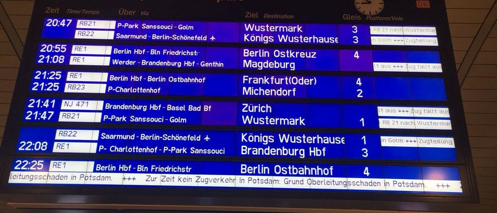 Zugverkehr unterbrochen am Potsdamer Hauptbahnhof nach einem Oberleitungsschaden.