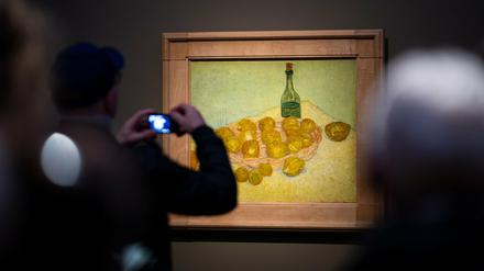 Zitronen und Flasche.  Heute wird die Ausstellung "Van Gogh. Stillleben" im Museum Barberini feierlich eröffnet.