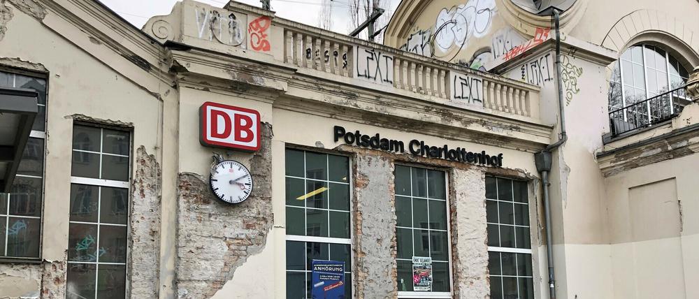 Am Bahnhof Charlottenhof habe sich ein ihr Bekannter der 16-Jährigen sexuell genähert.