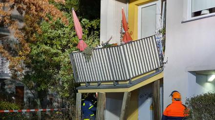 Aus bislang unbekannter Ursache ist an einem Potsdamer Wohnhaus ein Balkon im Hochparterre abgerutscht.