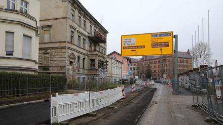 Die Behlertstraße ist seit Juli für eine Sanierung und Leitungsarbeiten voll gesperrt.