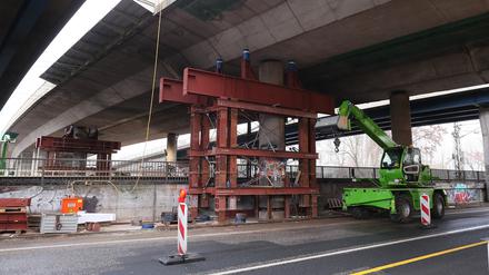 Die Hochstraßenbrücke wird ab Freitag abgerissen. 
