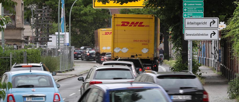 Ein gewohnter Anblick: Dichter Verkehr auf der Behlertstraße.