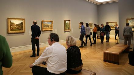Besucher am ersten Tag der neuen Monet-Ausstellung im Museum Barberini in Potsdam.