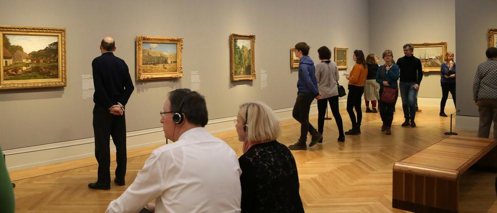 Besucher am ersten Tag der neuen Monet-Ausstellung im Museum Barberini in Potsdam.