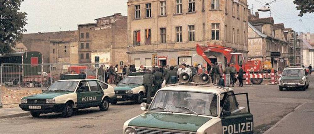 Das Bild zeigt einen Polizeieinsatz in der Gutenbergstraße.