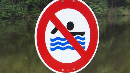 Baden verboten: Ab heute gilt dieser Hinweis auch für den Fahrländer See in Potsdam.