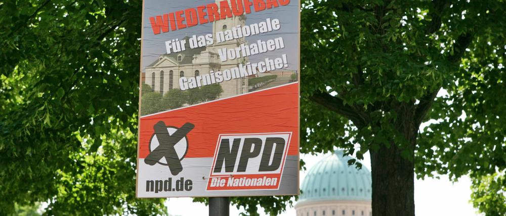 Es sieht tatsächlich aus wie ein NPD-Wahlplakat - die Rechtspartei habe damit jedoch nichts zu tun, sagte Landeschef Klaus Beier.