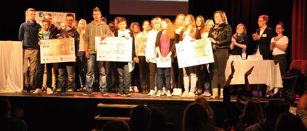 Diese Brandenburger Schüler haben ihre Podcasts beim YouWiPod-Wettbewerb eingereicht. Tim Flügge und Lucas Malchow (Mitte) erreichten den ersten Platz.