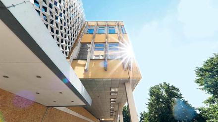 An der Fachhochschule in Potsdam soll im Oktober entschieden werden, was mit den 80 sichergestellten Fassadensternen der FH geschehen soll.