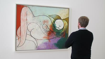 Besucher bei einer Picasso-Ausstellung in Paris. Welche Werke des Künstlers genau in Potsdam ausgestellt werden, ist bislang noch nicht bekannt.