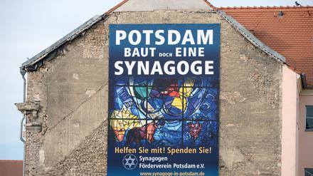 "Potsdam baut doch eine Synagoge" - Dieses Plakat wirbt seit Februar 2015 für den Synagogenbau.