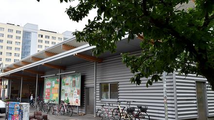 Blick auf den Supermarkt in Potsdam, von dem aus eine junge Frau einer 35-jährigen Mutter ihr Baby weggenommen hatte.