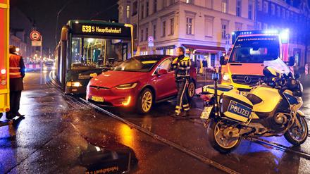 Nach einem Unfall in der Innenstadt in Potsdam wird der Verkehr umgeleitet.
