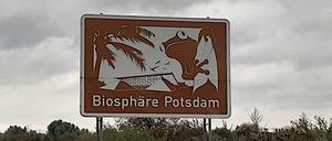 Hinweisschild auf der Autobahn zur Biosphäre Potsdam.