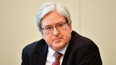 Jörg Steinbach, Brandenburgs Wirtschaftsminister, räumte im Potsdamer Hauptausschuss Fehler ein. 