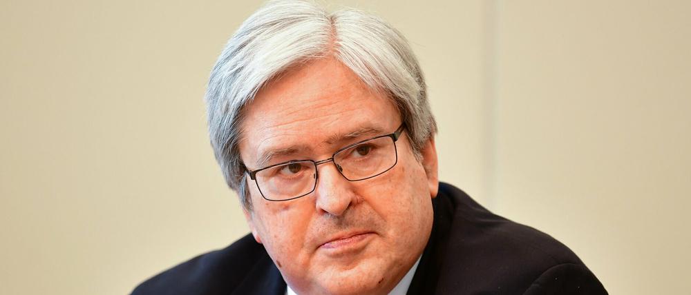 Jörg Steinbach, Brandenburgs Wirtschaftsminister, räumte im Potsdamer Hauptausschuss Fehler ein. 