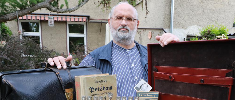 Zwei Koffer von John Gersman hat der Potsdamer Jurist und Buchautor Wolfgang Weißleder erhalten.