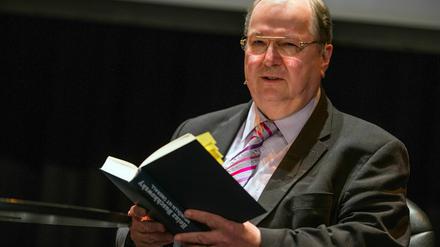 Neuköllns ehemaliger Bürgermeister Heinz Buschkowsky liest am 31. März in Potsdam.