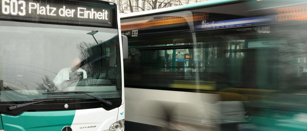 Wurden Potsdamer Busse manipuliert? Der Verkehrsbetrieb weist die Vorwürfe von Busfahrern zurück.