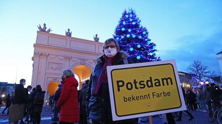Bei der Protestkundgebung gegen die "Corona-Spaziergänge" in Potsdam