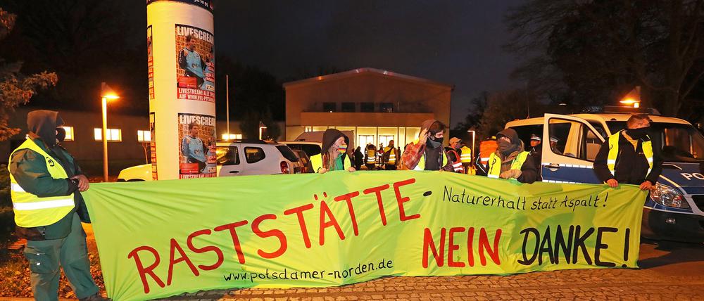 Die Bürgerinitiative Potsdamer Norden hat auch schon mit einer Demo gegen die Raststätte protestiert. 