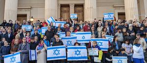 Potsdamer zeigen Solidarität mit Israel.