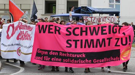 Demonstration gegen Rechtsruck am Sonntagmittag unter dem Motto "Wer schweigt, stimmt zu".