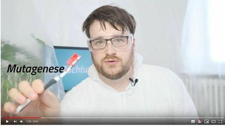 Der Youtuber Joram Schwartzmann aus Potsdam ist für seine Wissenschaftsvideos ausgezeichnet worden.